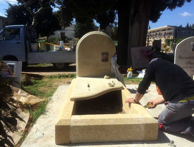 Tumba del cementerio