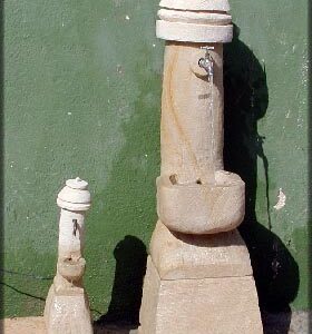 fontana per giardino a colonna