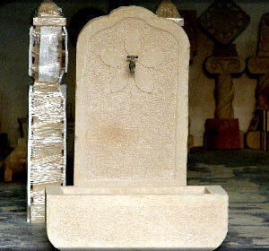 fontane con spalliera in pietra da muro