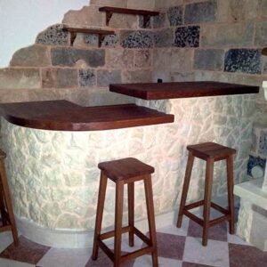 cucina in muratura con bancone rivestito in pietra