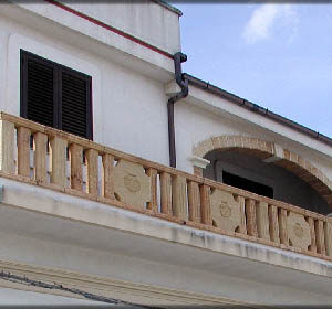 Balconi in pietra rustica realizzati