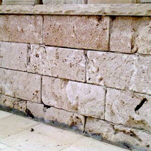 Recinzione da giardino frangivista in pietra