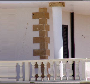 Rivestimento in tufo giallo a faccia vista per angoli