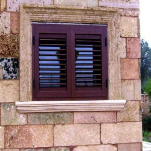 Rivestimento in tufo antico.