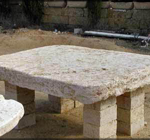 Lastra in tufo per tavoli rustici