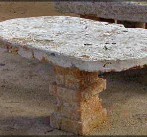 Tavolo in tufo per arredo giardino