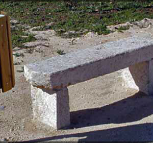 Panca in pietra di tufo