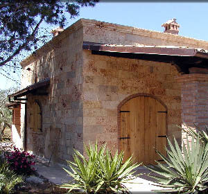 Rivestimento esterno di una casa in pietra a faccia vista
