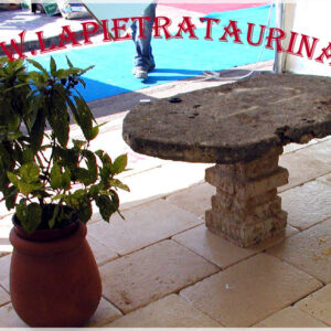 Tavolo rustico per taverna in pietra