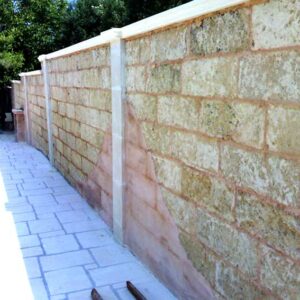 Colonne e coprimuri in pietra leccese