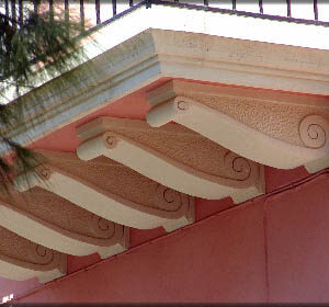 Rivestimento per una pensilina in pietra