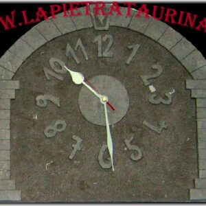 Orologio in pietra leccese con colonne grigio