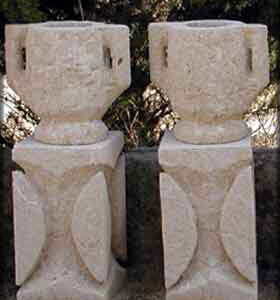 Vasi in pietra particolari per giardini