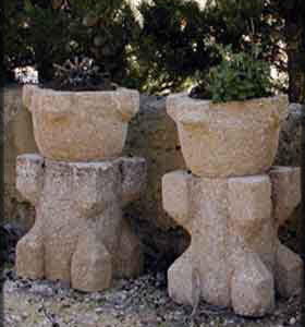 Vasi in pietra vecchi per giardini