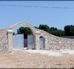 Muri a secco di confine in pietra dura